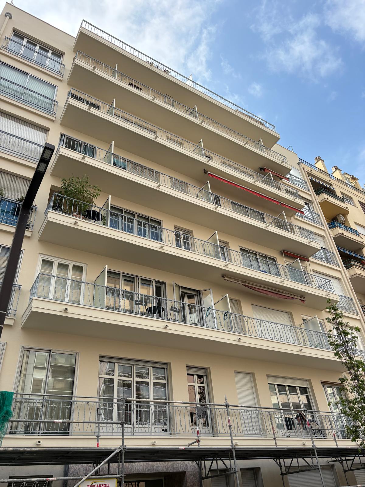 Front of the listed residence on Rue de France